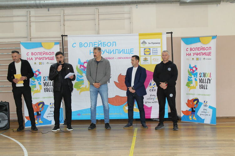Инициативата "С волейбол в училище" днес бе в ОУ "Пенчо Славейков"