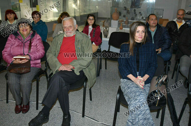 Представиха в РИМ-Хасково най-новата книга на бившия премиер Филип Димитров  
