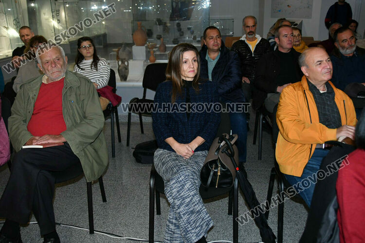 Представиха в РИМ-Хасково най-новата книга на бившия премиер Филип Димитров  