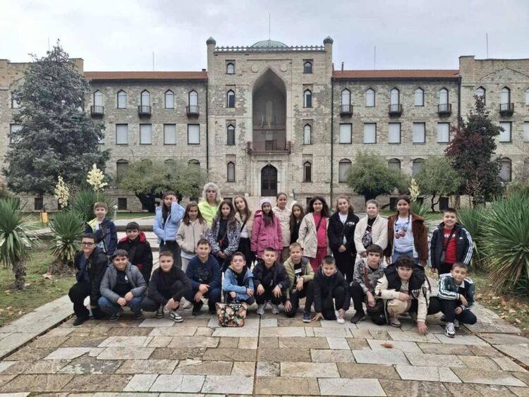 Петокласници от „Славейков“ посетиха исторически забележителности край село Мезек