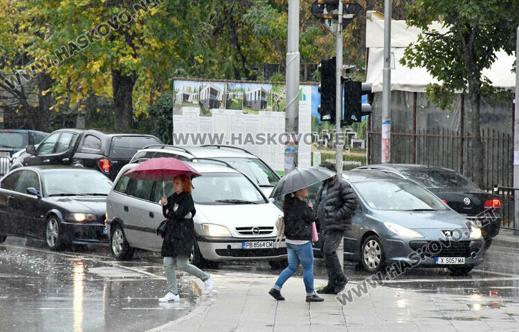 Облачно и дъждовно през целия ден