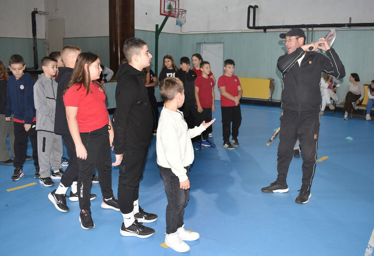 Фондацията на Григор Димитров с открит урок по тенис в СУ „Васил Левски“ в Хасково