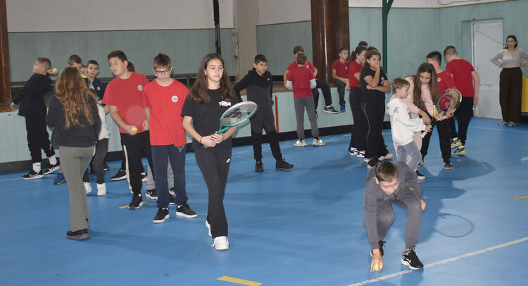 Фондацията на Григор Димитров с открит урок по тенис в СУ „Васил Левски“ в Хасково