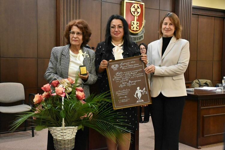 Отличиха Маргарита Делчева с новучредената награда на Гражданския съвет към ВСС