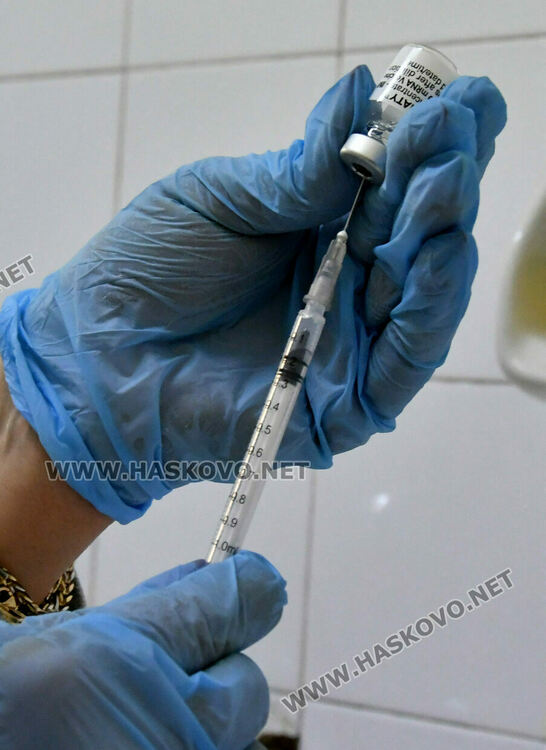 Няма противогрипни ваксини по аптеките в Хасково, а търсенето от страна на хората е голямо
