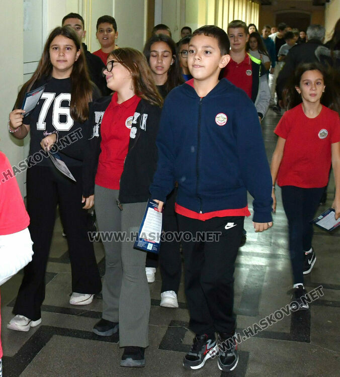 Фондацията на Григор Димитров с открит урок по тенис в СУ „Васил Левски“ в Хасково