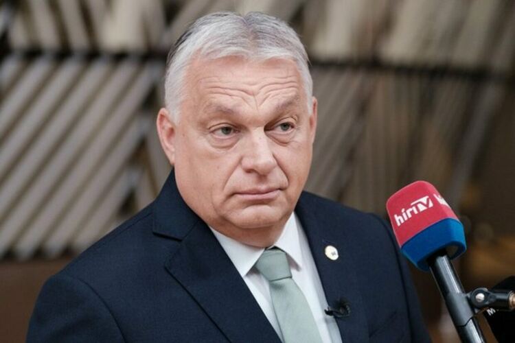 Последният съюзник на Кремъл в ЕС отлетя за САЩ, за да спасява себе си и срещата Путин-Тръмп