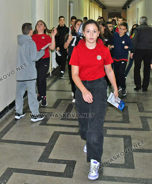 Фондацията на Григор Димитров с открит урок по тенис в СУ „Васил Левски“ в Хасково