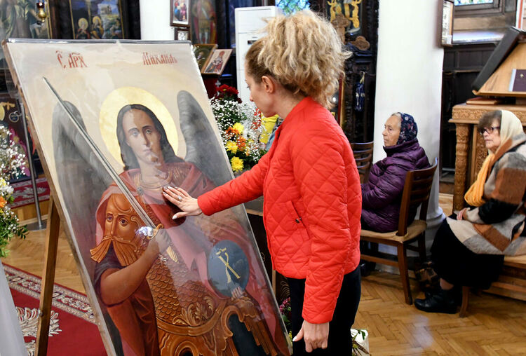 Богомолци изпълниха едноимената църква на Архангеловден в Хасково