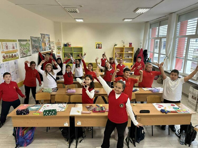 Проектно-базирани уроци и менторска среща по програма „Училища за пример“ в СУ „П. Р. Славейков“