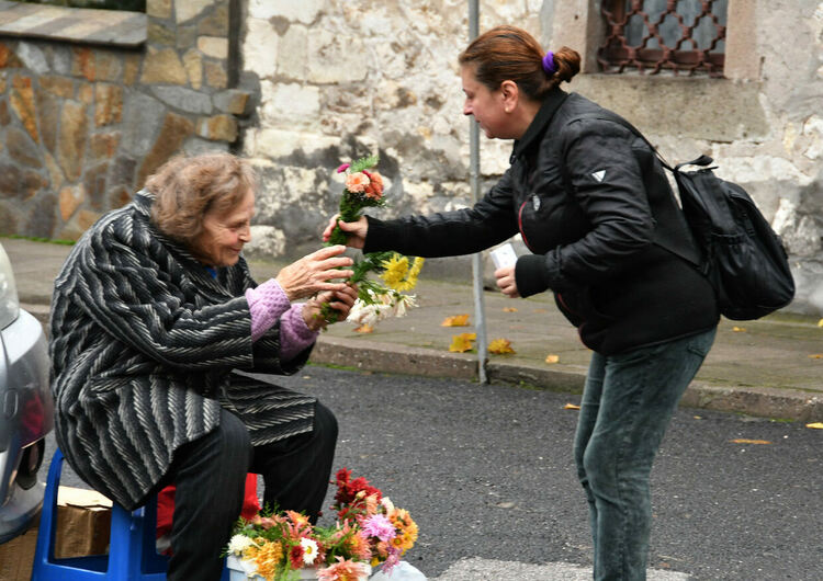 Богомолци изпълниха едноимената църква на Архангеловден в Хасково