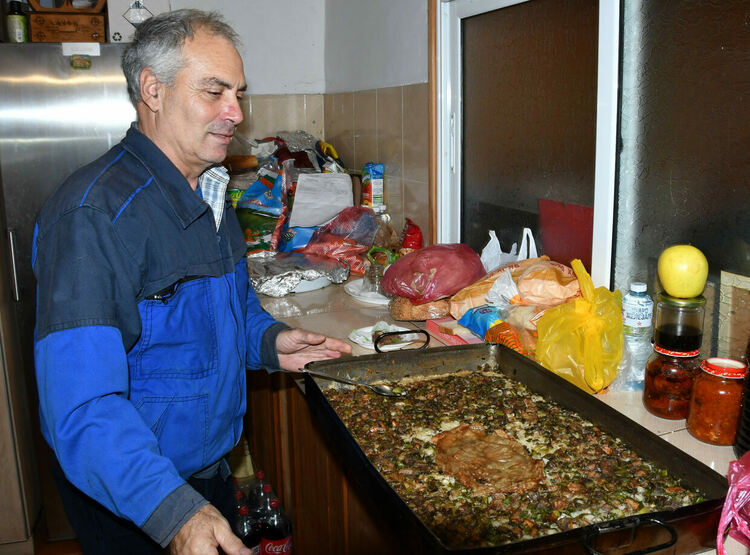 Богомолци изпълниха едноимената църква на Архангеловден в Хасково