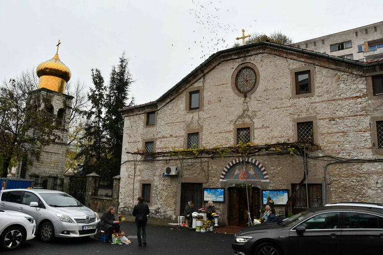 Богомолци изпълниха едноимената църква на Архангеловден в Хасково