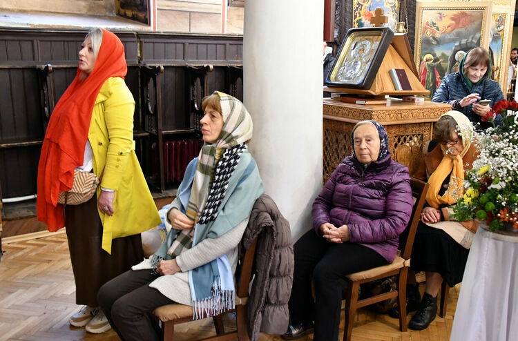 Богомолци изпълниха едноимената църква на Архангеловден в Хасково