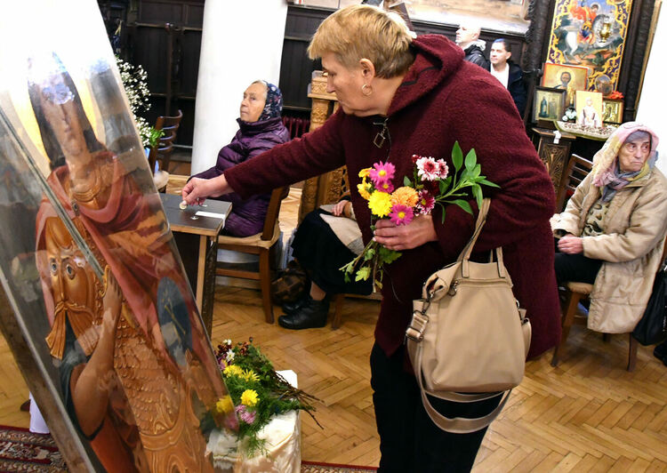 Богомолци изпълниха едноимената църква на Архангеловден в Хасково