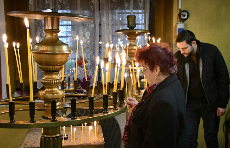 Богомолци изпълниха едноимената църква на Архангеловден в Хасково