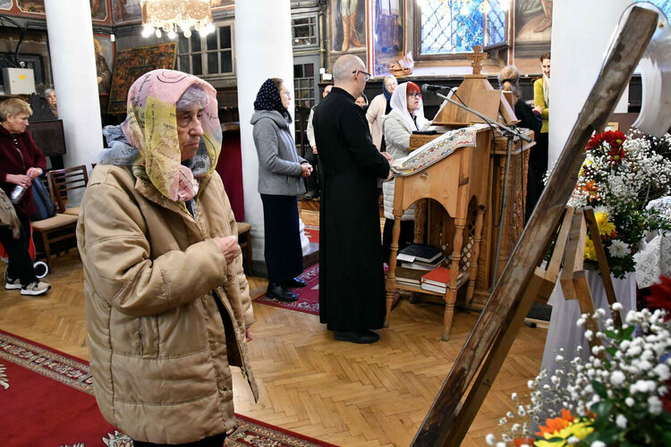 Богомолци изпълниха едноимената църква на Архангеловден в Хасково