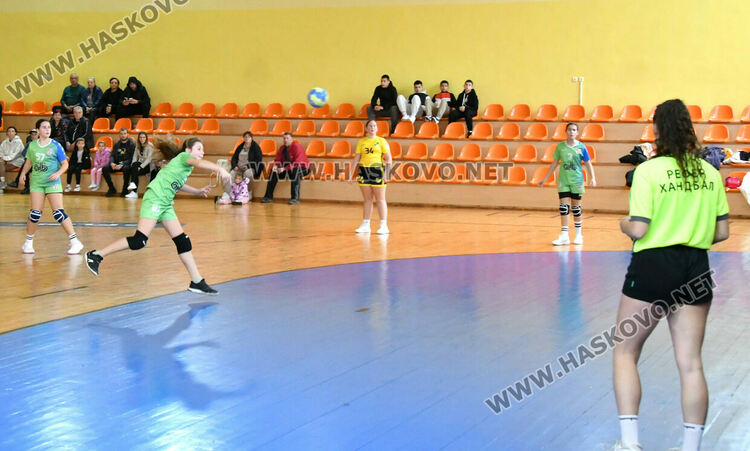 Младите надежди на хандбалния „Хасково“ с отличен старт на сезона
