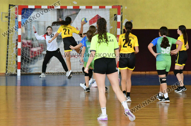 Младите надежди на хандбалния „Хасково“ с отличен старт на сезона