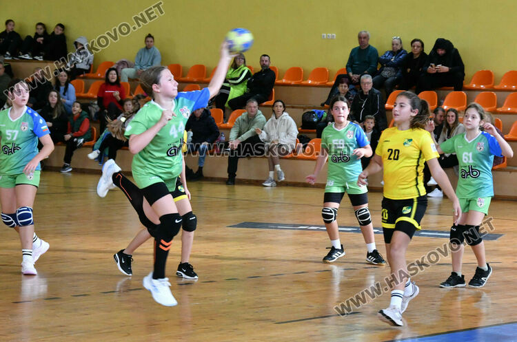 Младите надежди на хандбалния „Хасково“ с отличен старт на сезона