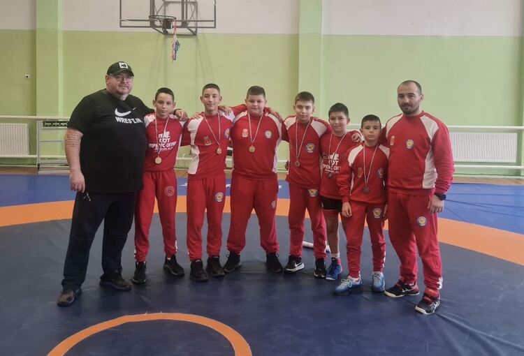 3 титли и още 3 медала за хасковските борци на ученическите игри