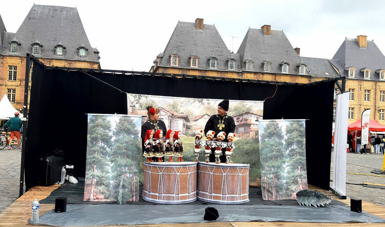 С национално турне хасковският Театър „Дани и Деси“ отбелязва 30-годишнината си