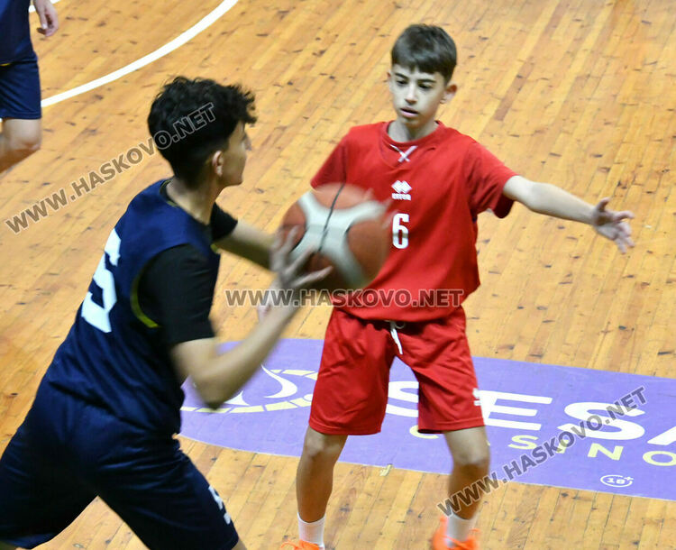 Започнаха мачовете от ученическите игри по баскетбол в Хасково