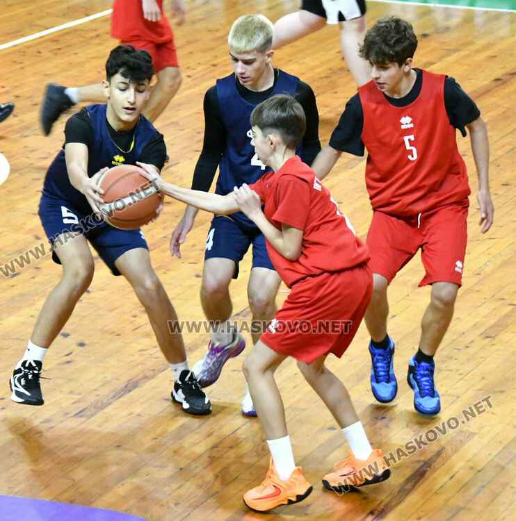 Започнаха мачовете от ученическите игри по баскетбол в Хасково