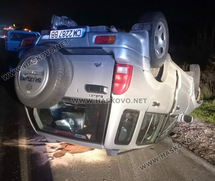 Млада водачка обърна джип по таван край Хасково