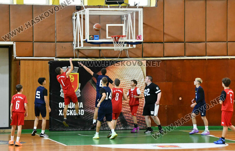Започнаха мачовете от ученическите игри по баскетбол в Хасково