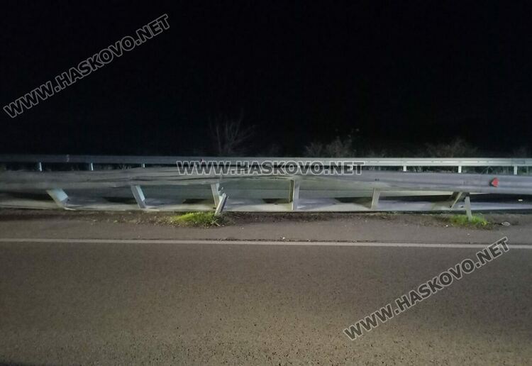 Млада водачка обърна джип по таван край Хасково