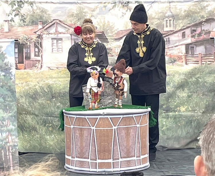 Снимки от Театър „Дани и Деси“