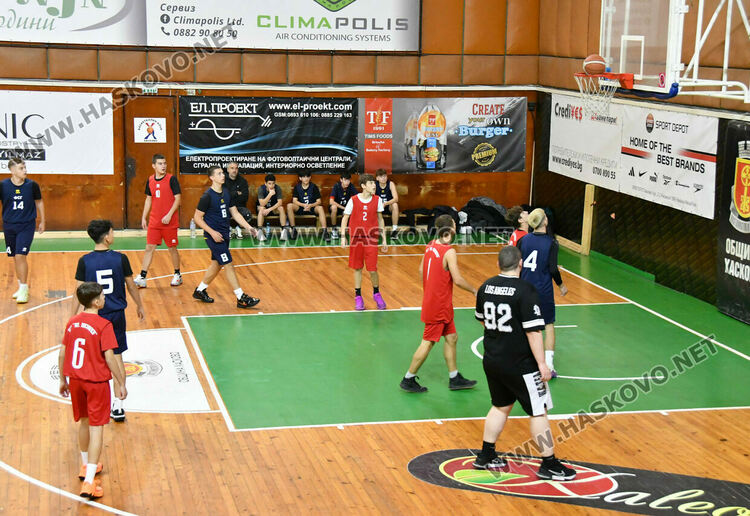 Започнаха мачовете от ученическите игри по баскетбол в Хасково