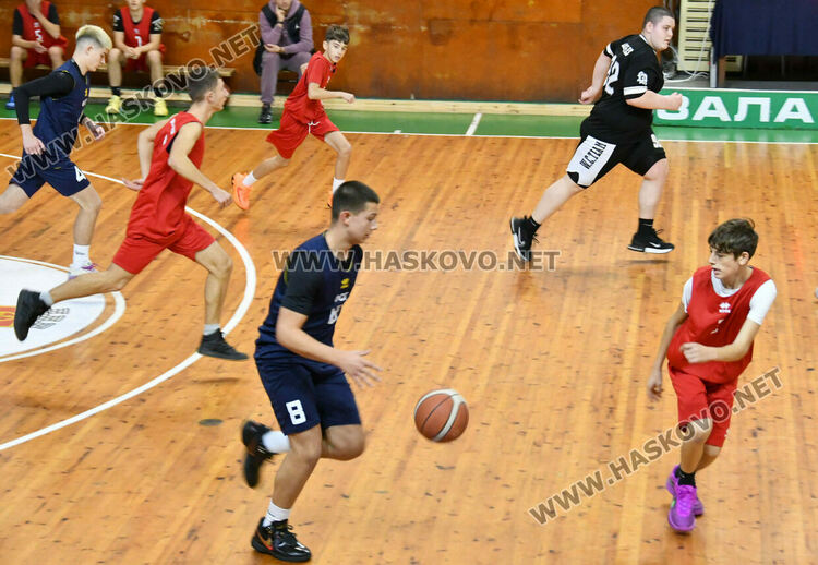 Започнаха мачовете от ученическите игри по баскетбол в Хасково