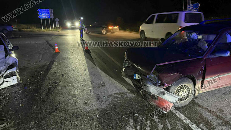 Двама пострадаха при катастрофа край Книжовник