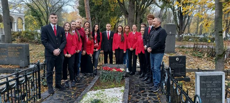 Славейковци с почит към патрона си