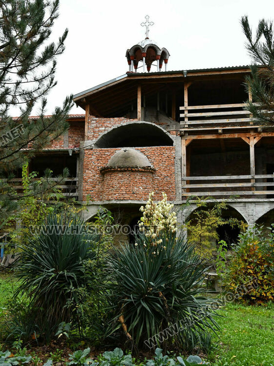 На Свети Мина миряни изпълниха едноименния храм край Димитровград