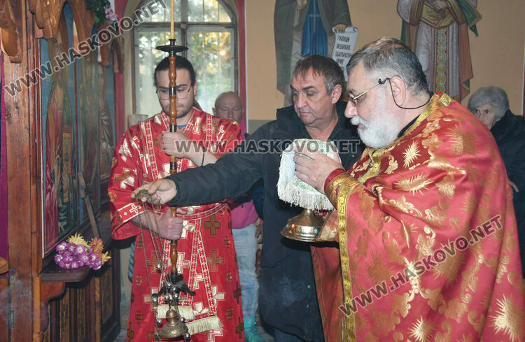 На Свети Мина миряни изпълниха едноименния храм край Димитровград