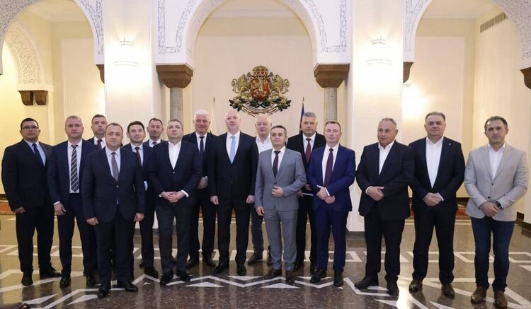 Всички кметове от Смолянска област обсъдиха с премиера Росен Желязков развитието на пътната инфраструктура в Родопите