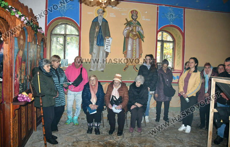 На Свети Мина миряни изпълниха едноименния храм край Димитровград