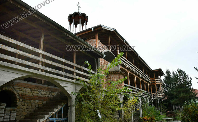 На Свети Мина миряни изпълниха едноименния храм край Димитровград