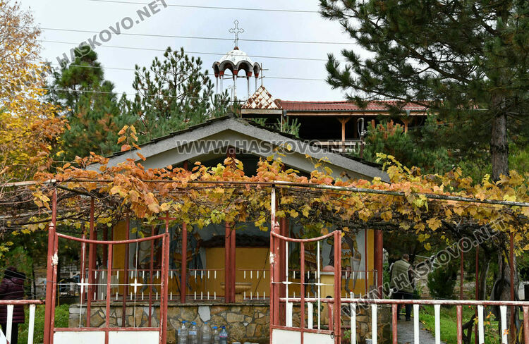 На Свети Мина миряни изпълниха едноименния храм край Димитровград