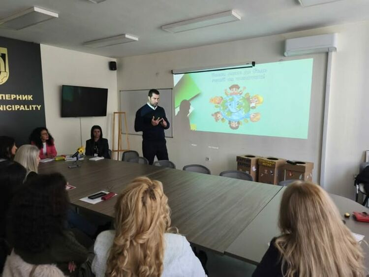 Община Перник стартира кампания, насочена към изграждане на добри навици у децата за правилно и разделно изхвърляне на отпадъците