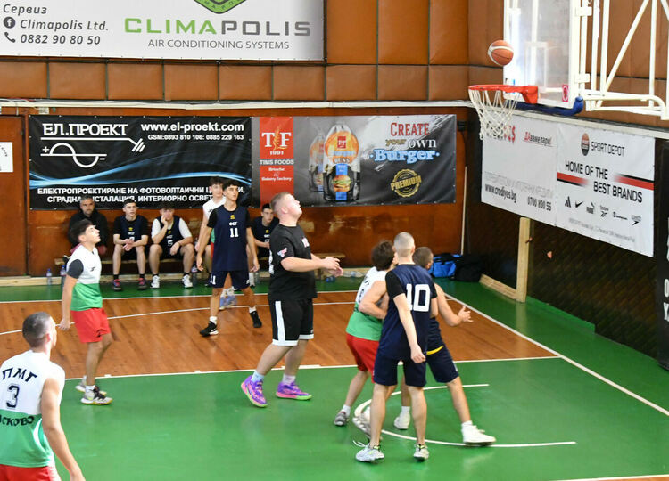 Баскетболистите на ПМГ отново са общински шампиони в Хасково 