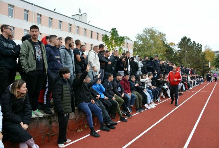 Откриха нова спортна площадка в професионалната гимназия " "Цар Иван Асен II"