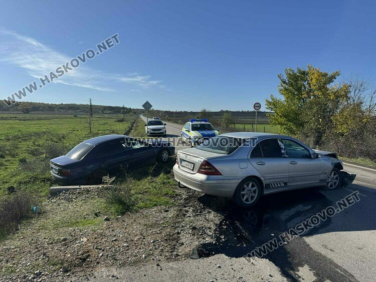 Двама са в болница след катастрофа край Узунджово