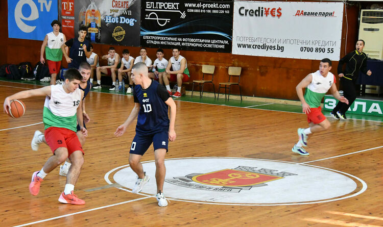 Баскетболистите на ПМГ отново са общински шампиони в Хасково 