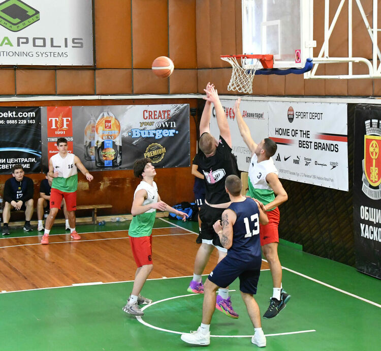 Баскетболистите на ПМГ отново са общински шампиони в Хасково 