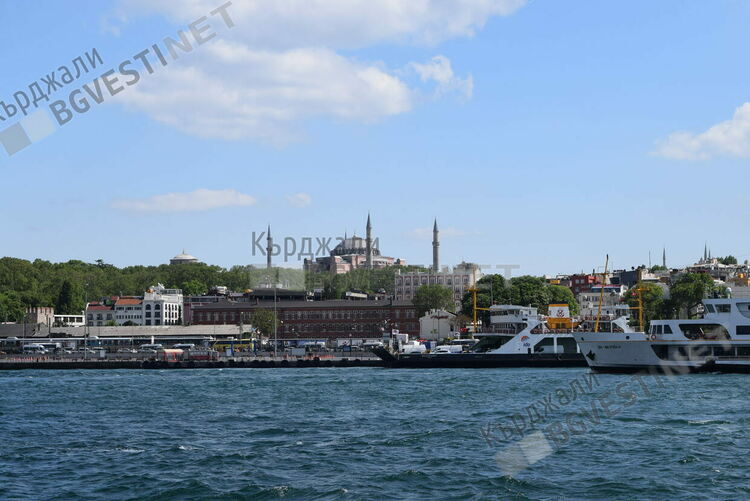 Месо - веднъж в месеца. Средна класа няма, а минималната заплата вече е новата средна заплата: Турция е на ръба