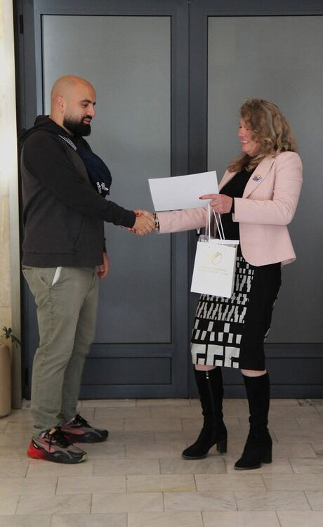 Фотоконкурсът „#СмолянЧете“ събра десетки почитатели на книгите и фотографията